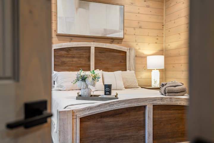 Cozy mornings and candlelit nights — your perfect mountain retreat starts here!