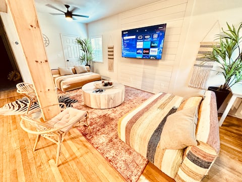 Top Airbnb: The farmhouse, Sleeps 28, 6 bedroom 4 bath in South Atlanta