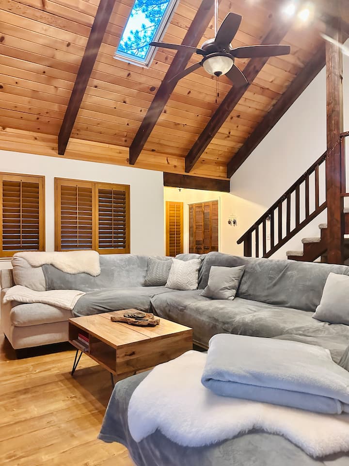 Cozy Cabin With Hot Tub & Sauna - South Lake Tahoe, CA