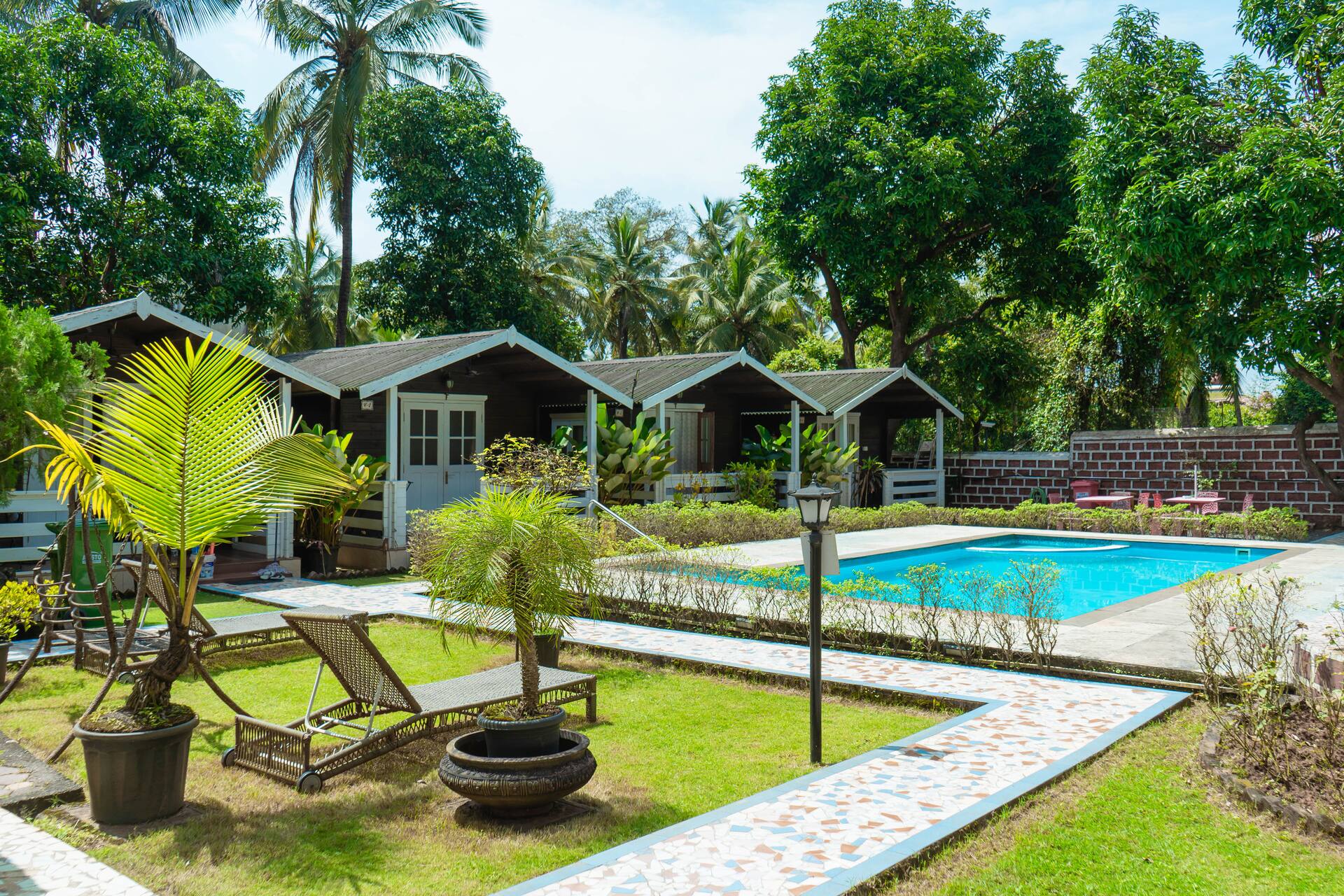 Rosewood Cottage - Poolside Escape @Colva