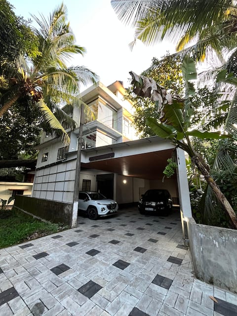 Sree Chakra Tourist Home | 3-Floor Apartment