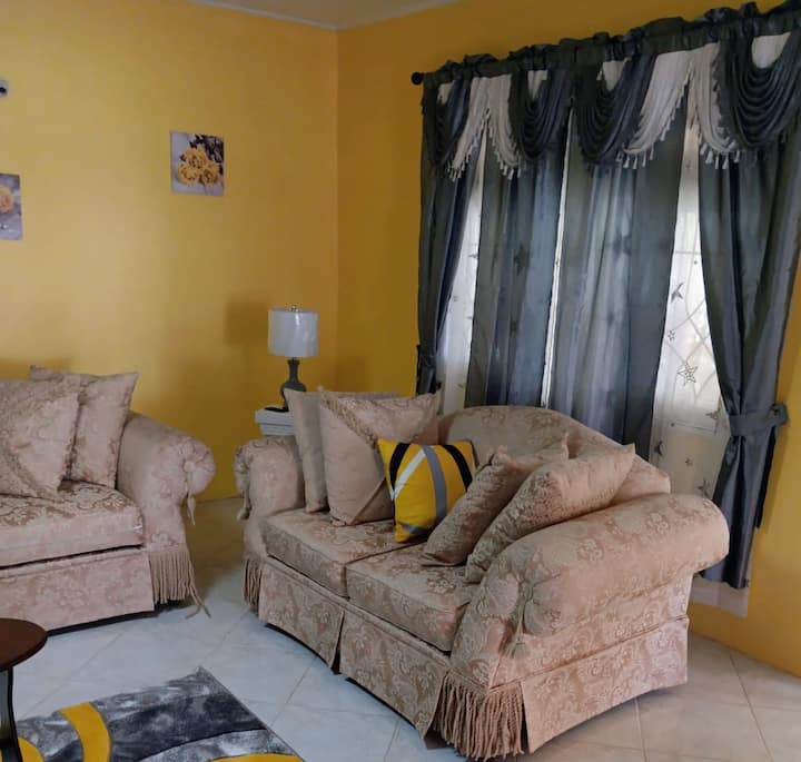 Laronde Airbnb & Car Rental ~2nd Floor House - Dominica
