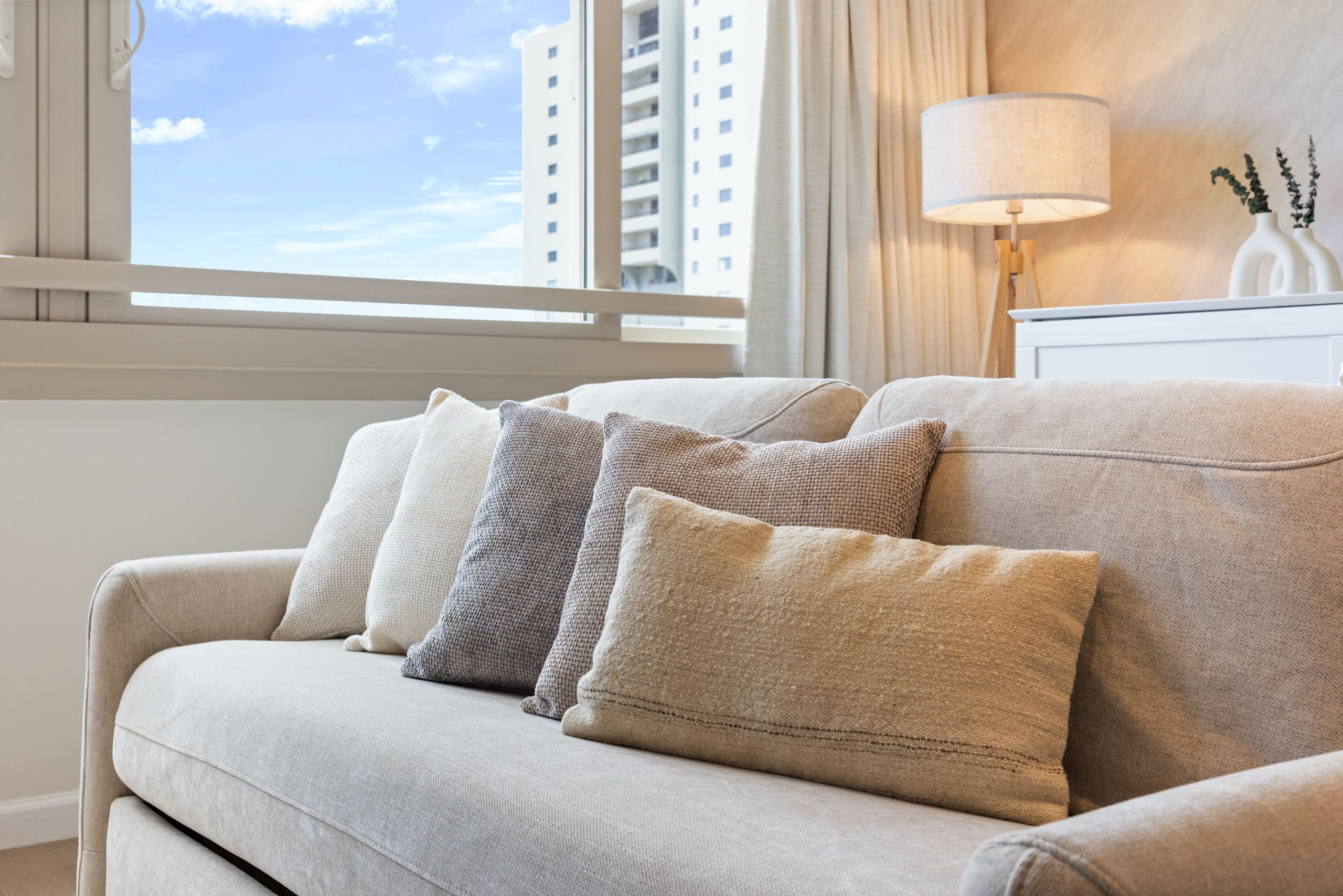 Oceanview Luxe Retreat – Modern Coastal Elegance - Image 17