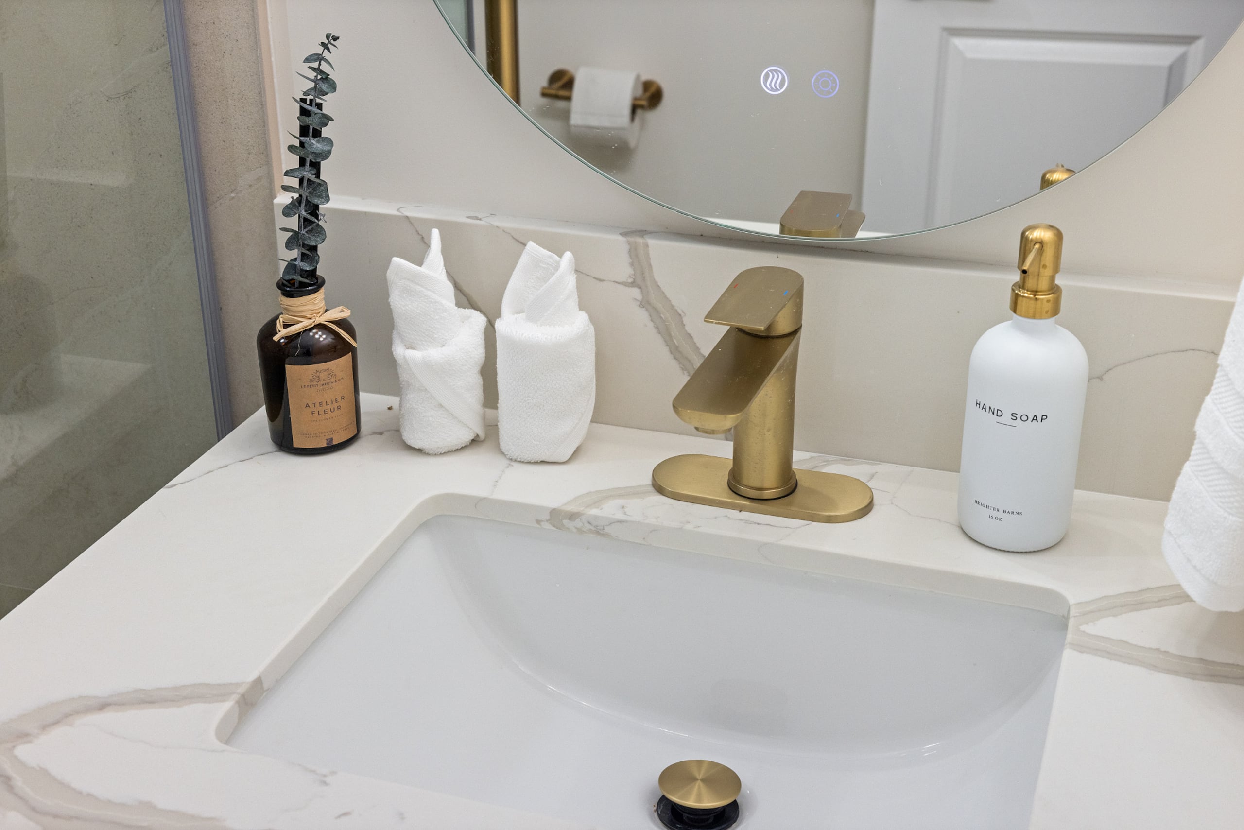 Oceanview Luxe Retreat – Modern Coastal Elegance - Image 37