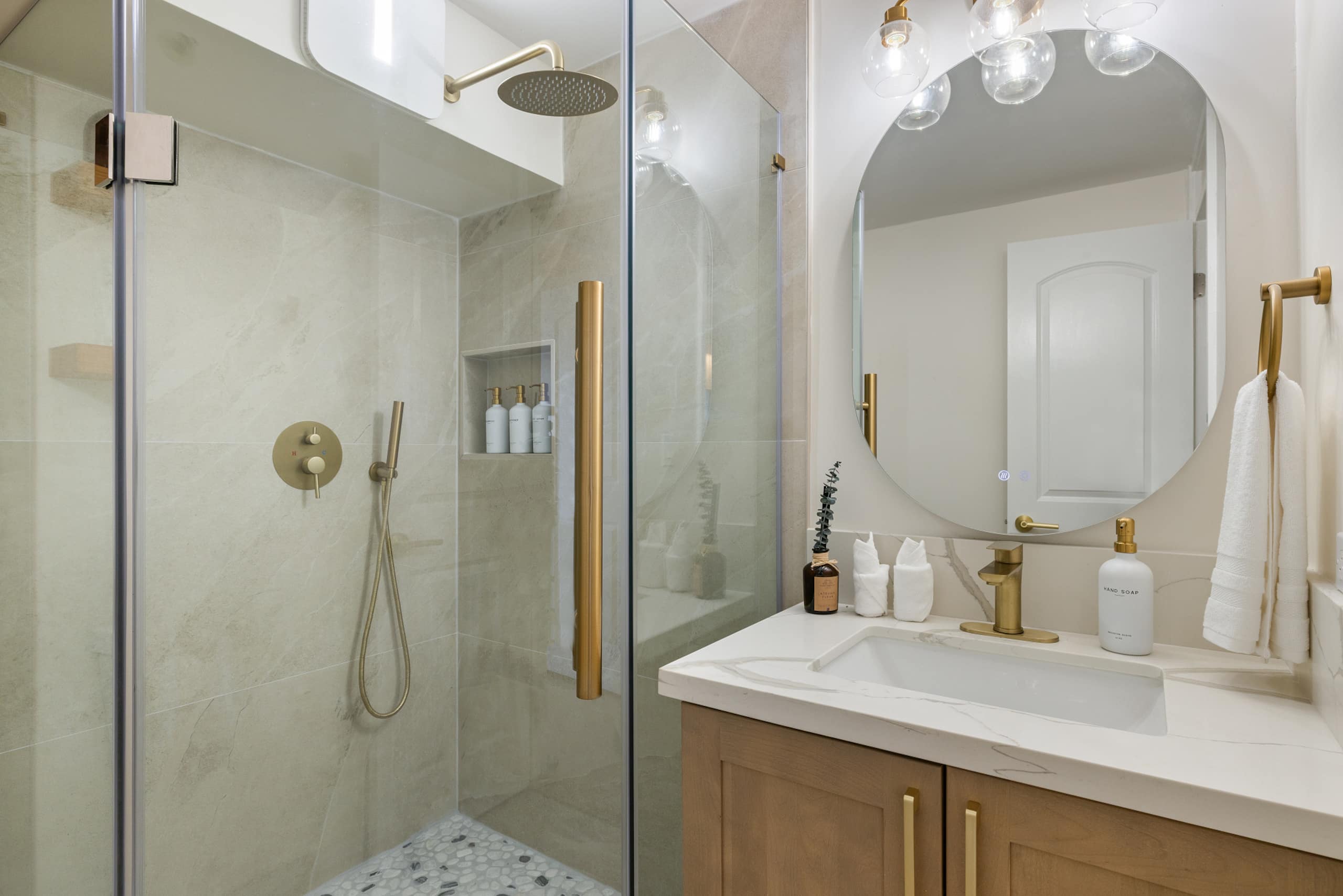 Oceanview Luxe Retreat – Modern Coastal Elegance - Image 41