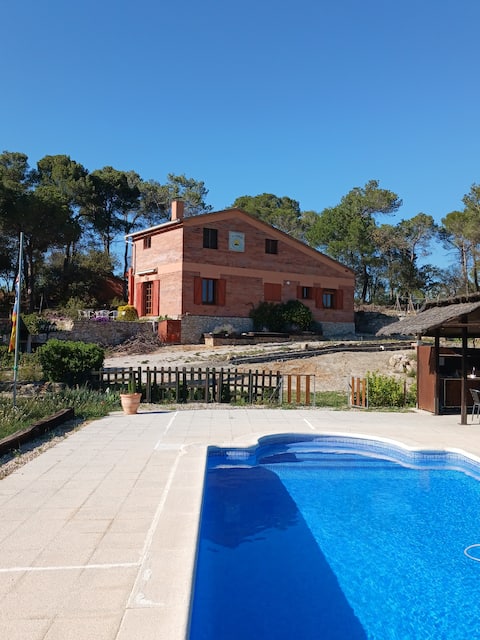House with swimmingpool  1 hour from Barcelona