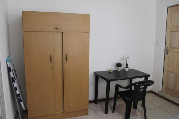 Self-catering Room In Florida_incl Netflix - Soweto