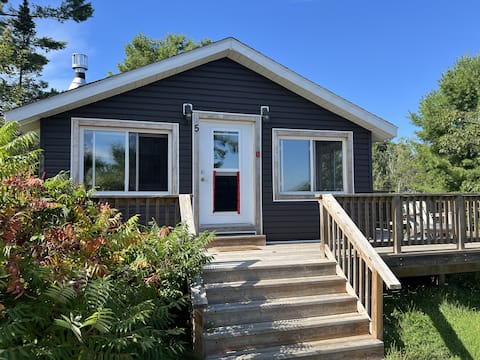 3-bedroom Lakeview Cabin (#05) in Nobel