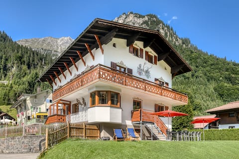 Walch hunting lodge