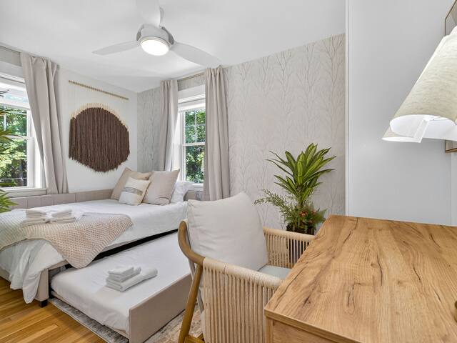 Serene 4BR 3BA Apt • Harvard/MIT • Sleeps 13 gallery image 4