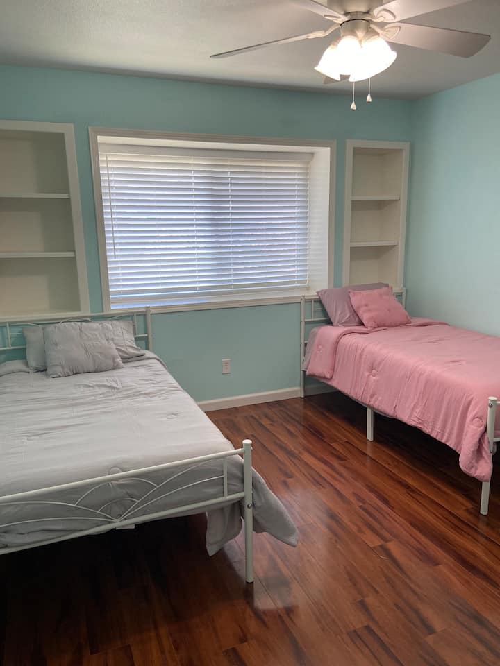 Prikladno za djecu – dva odvojena kreveta