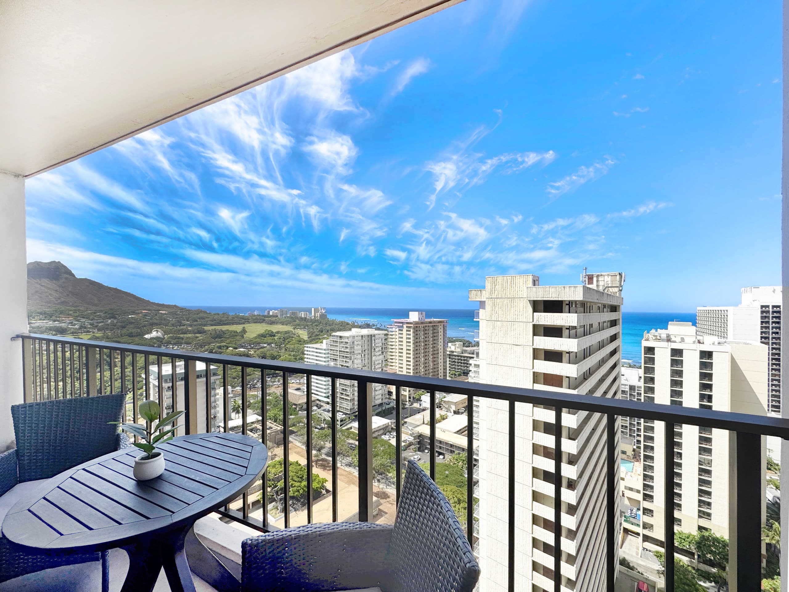 Ocean View Stay in Waikiki w/ Parking + Near Beach - Image 1