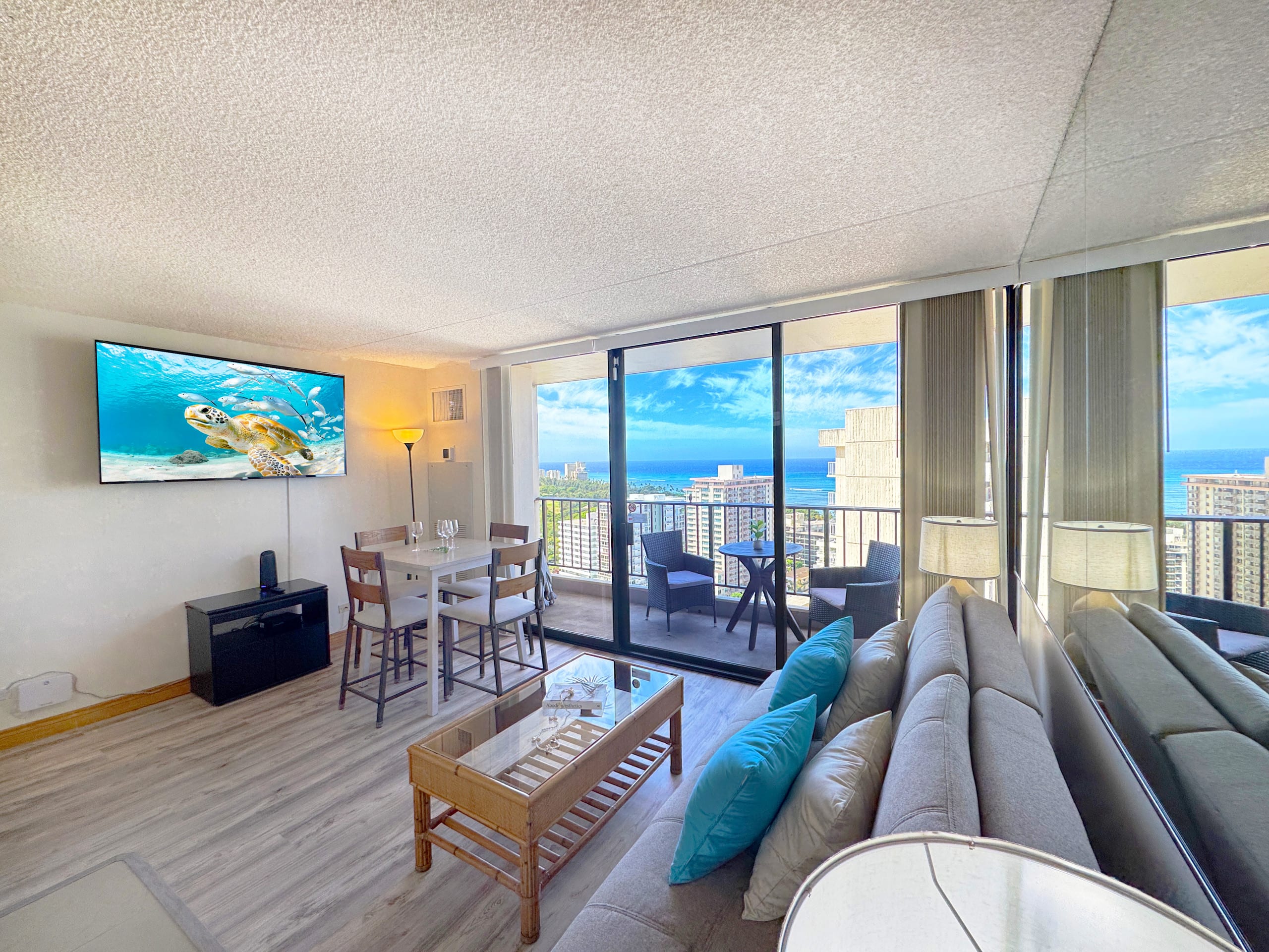 Ocean View Stay in Waikiki w/ Parking + Near Beach - Image 39
