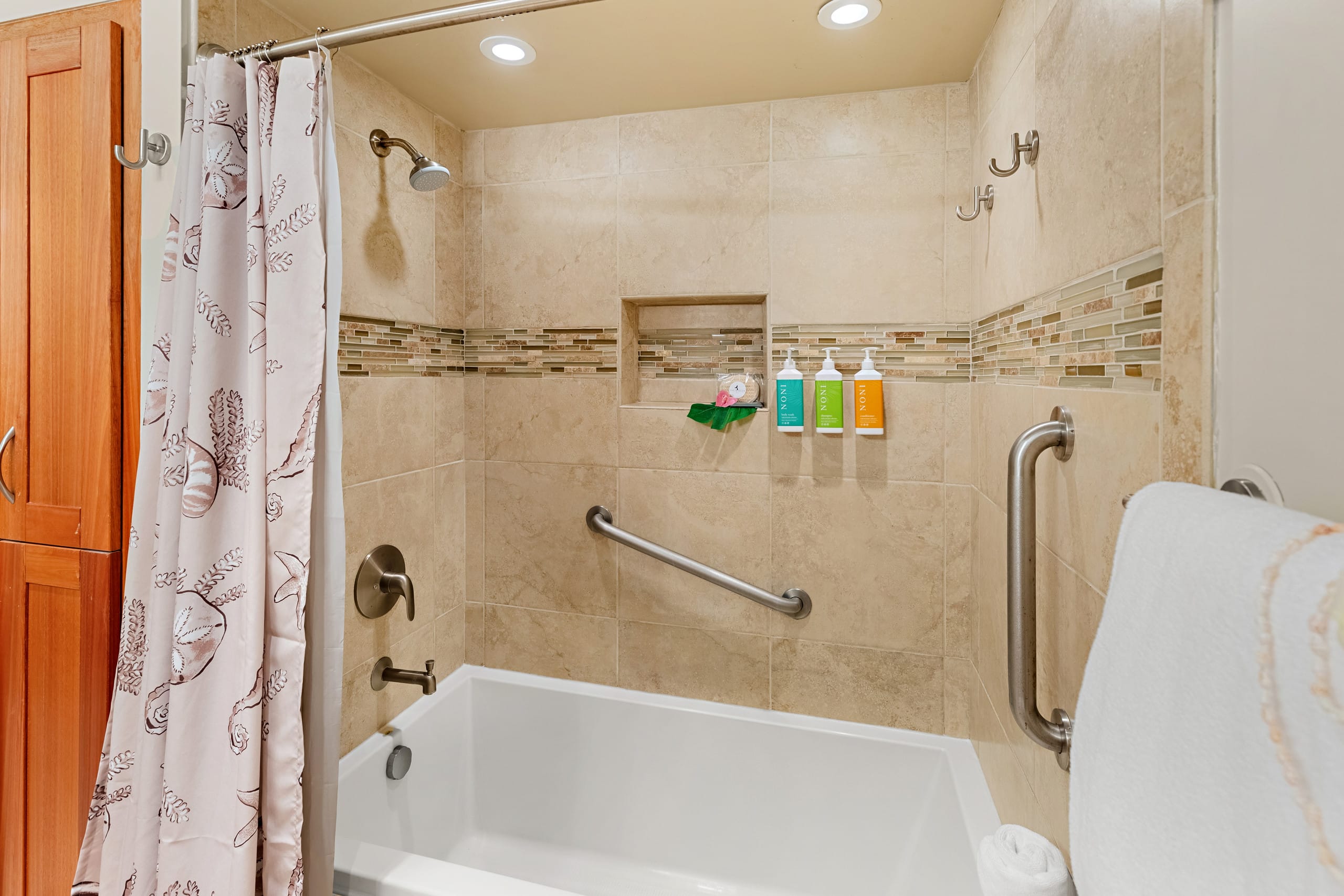 Lovely Condo - The Whaler Maui - Image 18