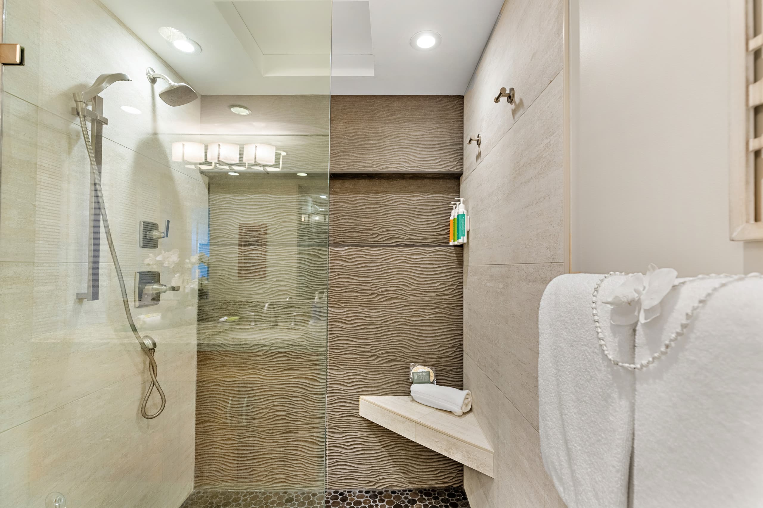 Lovely Condo - The Whaler Maui - Image 16