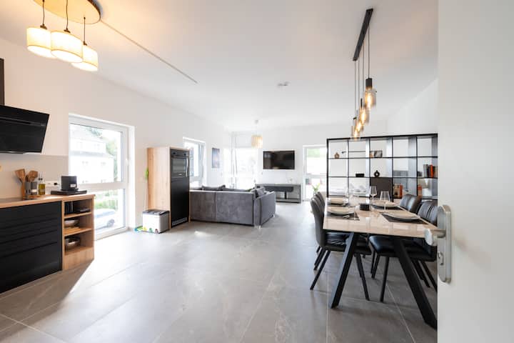 Tento obytný priestor ponúka všetko, po čom vaše srdce túži, a zabezpečuje nezabudnuteľný pobyt.