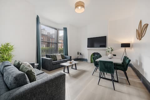 Onslow House | Air Host & Stay | 5 bed | Sleeps 14