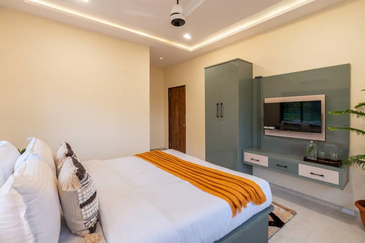 Alaya Stays The Fernstead  · Hillview 5BHK W/ Pool Near Alibaug & Varsoli Beac