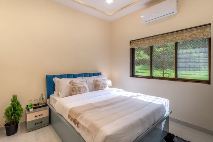 Alaya Stays The Fernstead  · Hillview 5BHK W/ Pool Near Alibaug & Varsoli Beac
