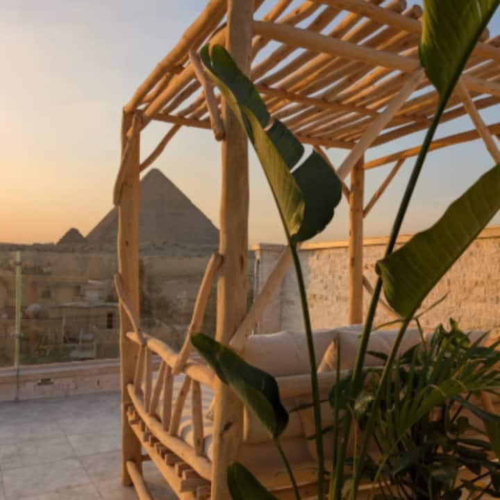 Stunning Artistic Apartment Rentals With Outdoor Spaces image