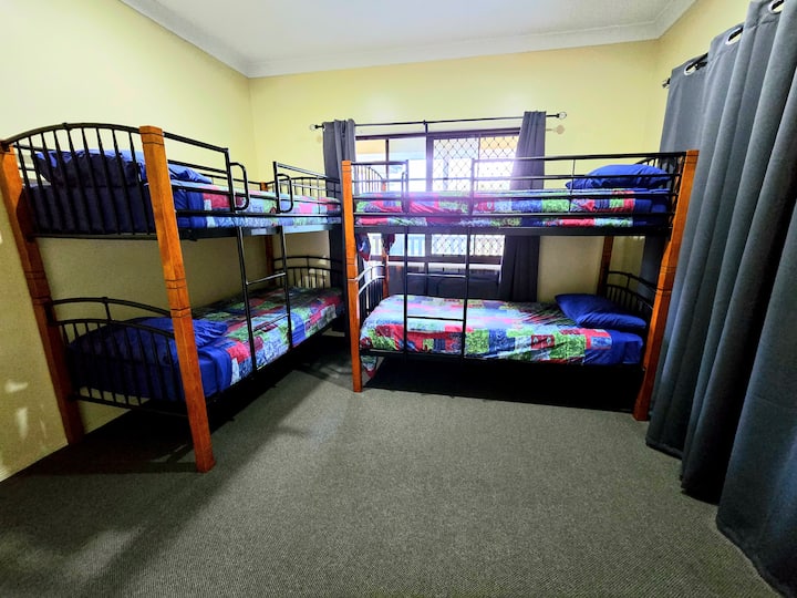 Velika soba s 2 kreveta na kat (za 4 osobe)