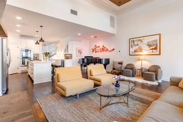 Central East ATX Luxury + Heated Saltwater Pool gallery image 3