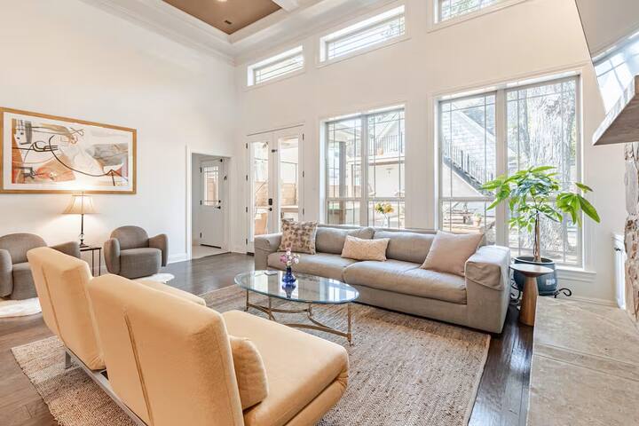 Central East ATX Luxury + Heated Saltwater Pool gallery image 5