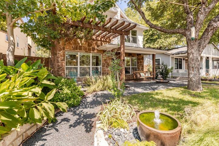 Central East ATX Luxury + Heated Saltwater Pool gallery image 4