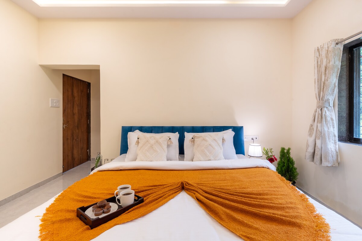 Alaya Stays The Fernstead VK · Hilltop 4 bhk Getaway с басейн, тераса и гледка към хълма