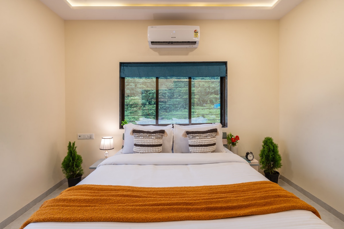 Alaya Stays The Fernstead VK · Hilltop 4 bhk Getaway с басейн, тераса и гледка към хълма