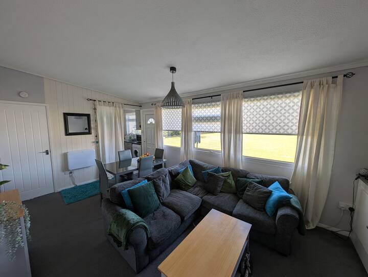 489 - Roomy 3 Bedroom Beach Chalet - Caister-on-Sea
