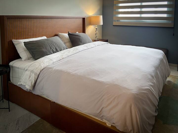 Super confortable Bamboo mattress in secondary bedroom 