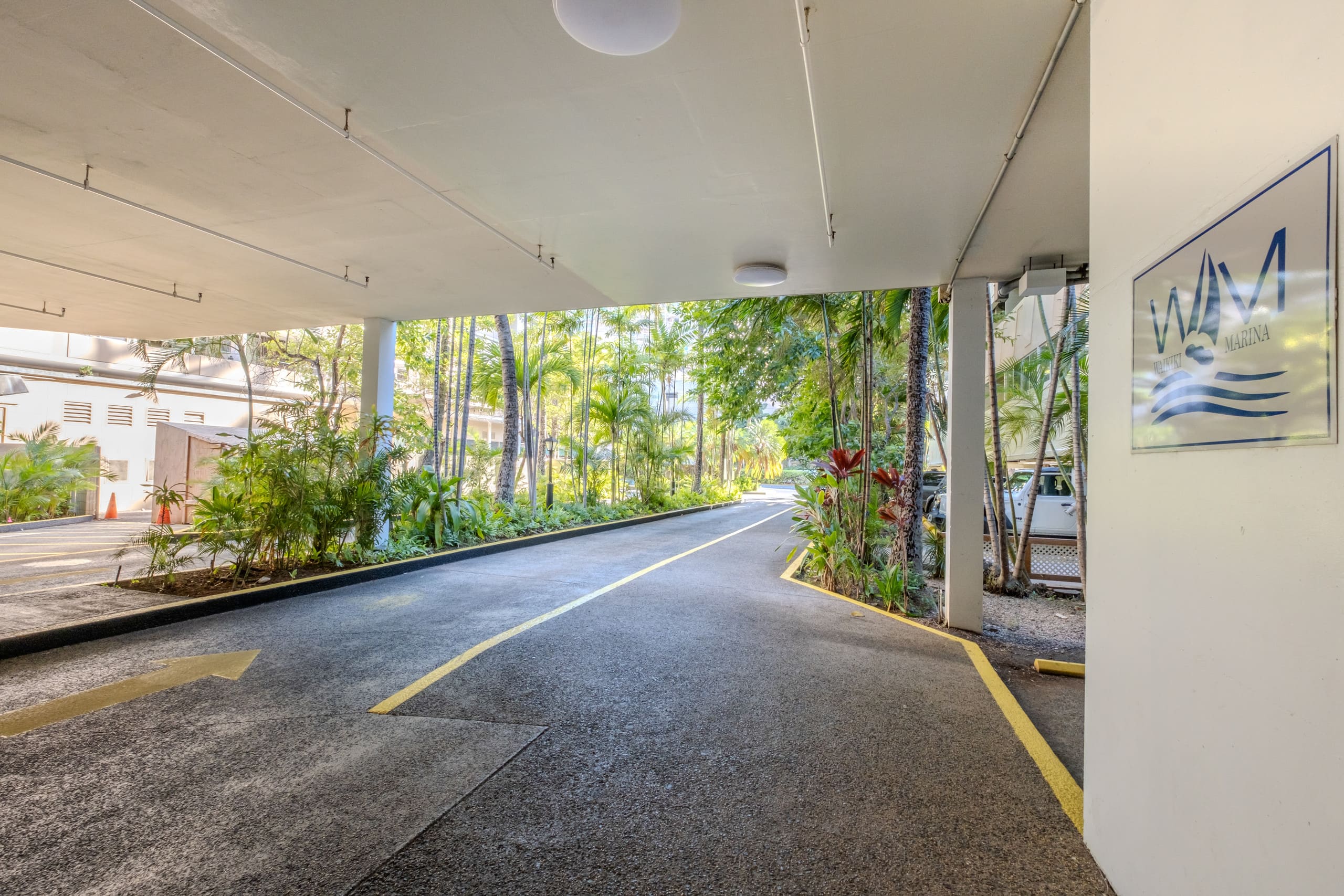 Condo in Honolulu · ★4.69 · 1 bedroom · 2 beds · 1 private bath - Image 46