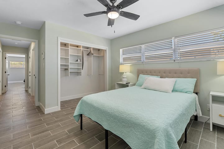 Queen bedroom with Smart Tv and storage for clothing 