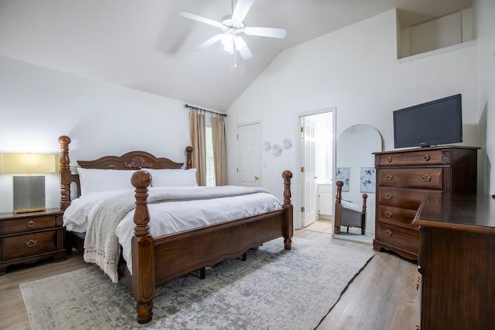 Ისაუბრეთ საკურთხეველზე! Ამ საცხოვრებელში სიმშვიდე და ტკბილი სიზმრებია. 