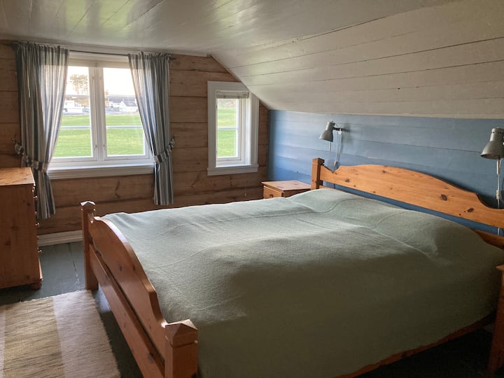 Chambre orientée sud.