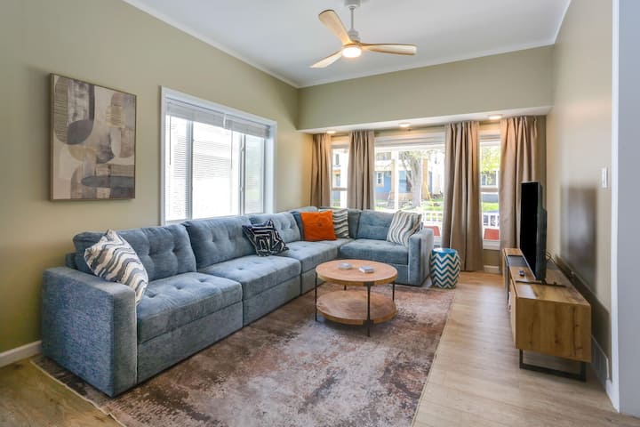 “Life Is Good” | Accessible Stay Near The Falls - Niagara Falls, NY