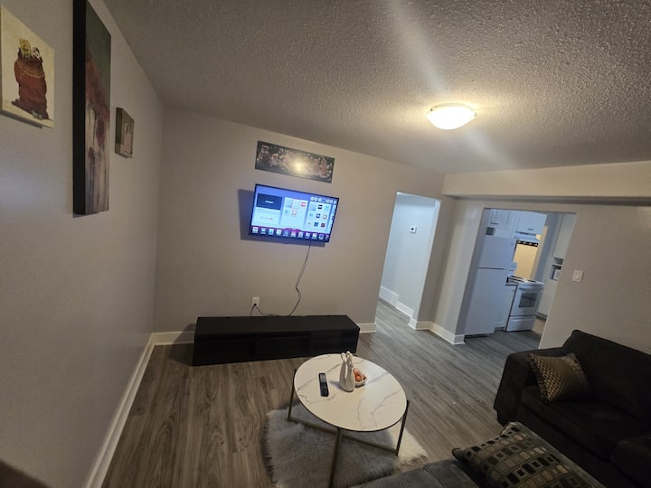 Cozy 1br Suite | Free Wi-fi + Netflix |Near Dowtw. - Medicine Hat