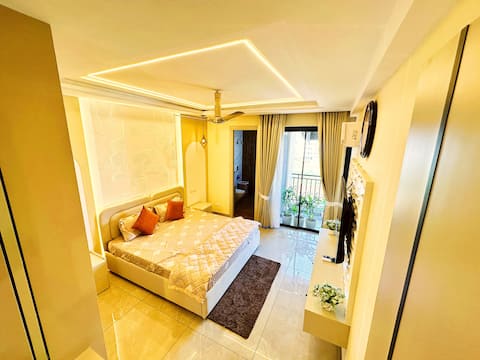 Luxe 2BHK | AC-Cafes-Ntflix-Kitchen-Balc | Nr Airport