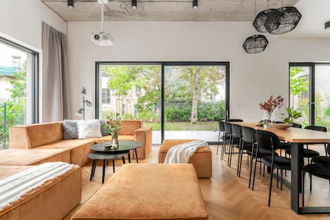 Prague Center Duplex - 4BR, 3.5Bath, AC, Projector