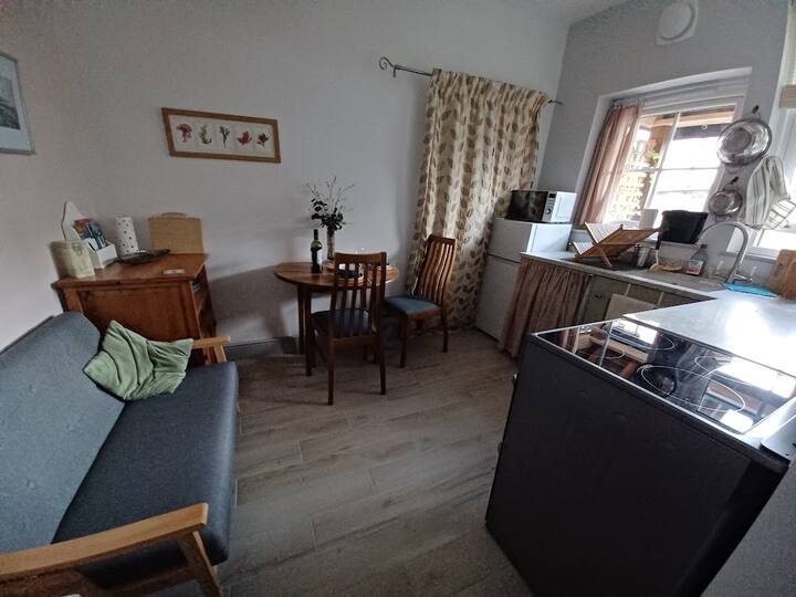 Self-contained Cosy Accommodation For One / Two - Crewkerne