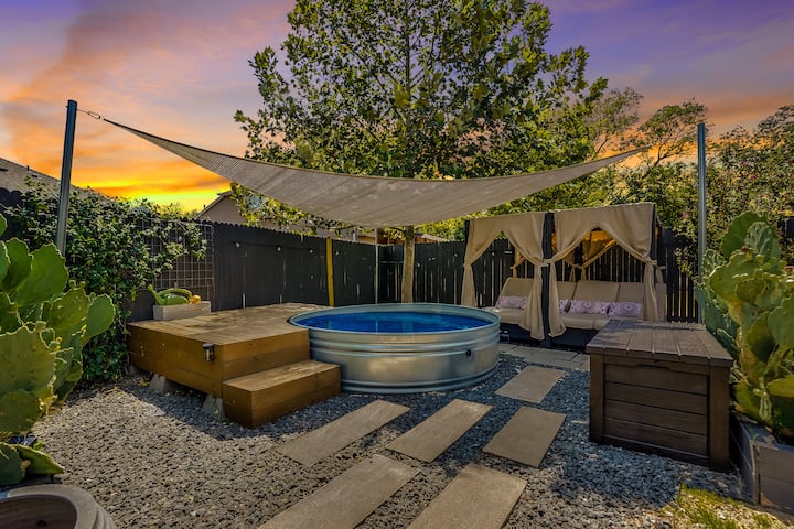 Austin Retreat: Cowboy Pool, Hot Tub, & Game Room - Austin, TX