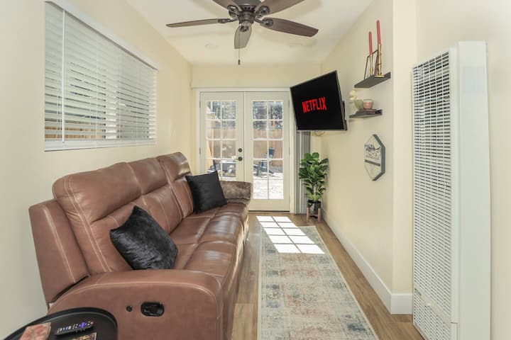 Elegant Cabin W/ Spa, Fire Pit, Prime Location - Big Bear, CA