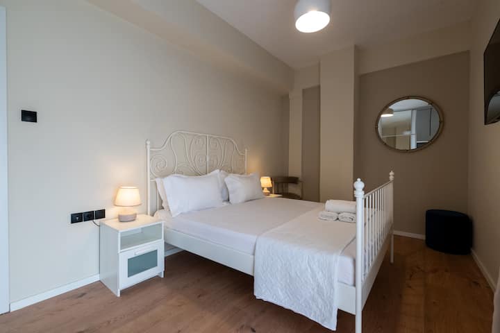 Central Luxury Penthouse - Kalamata