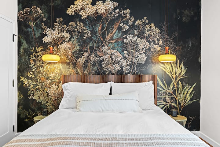 ห้องนอนที่ 2 เตียงควีนไซส์ บ้านหลัก