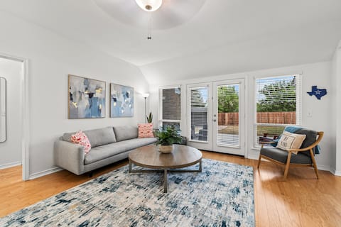 Successful Airbnb property: NEW! Mins to downtown Frisco: Kid friendly in Frisco