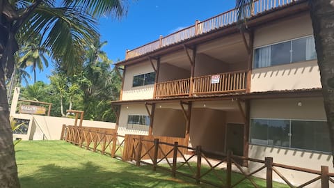 Village 3 bedrooms, 2 suites - 1 minute from the beach.