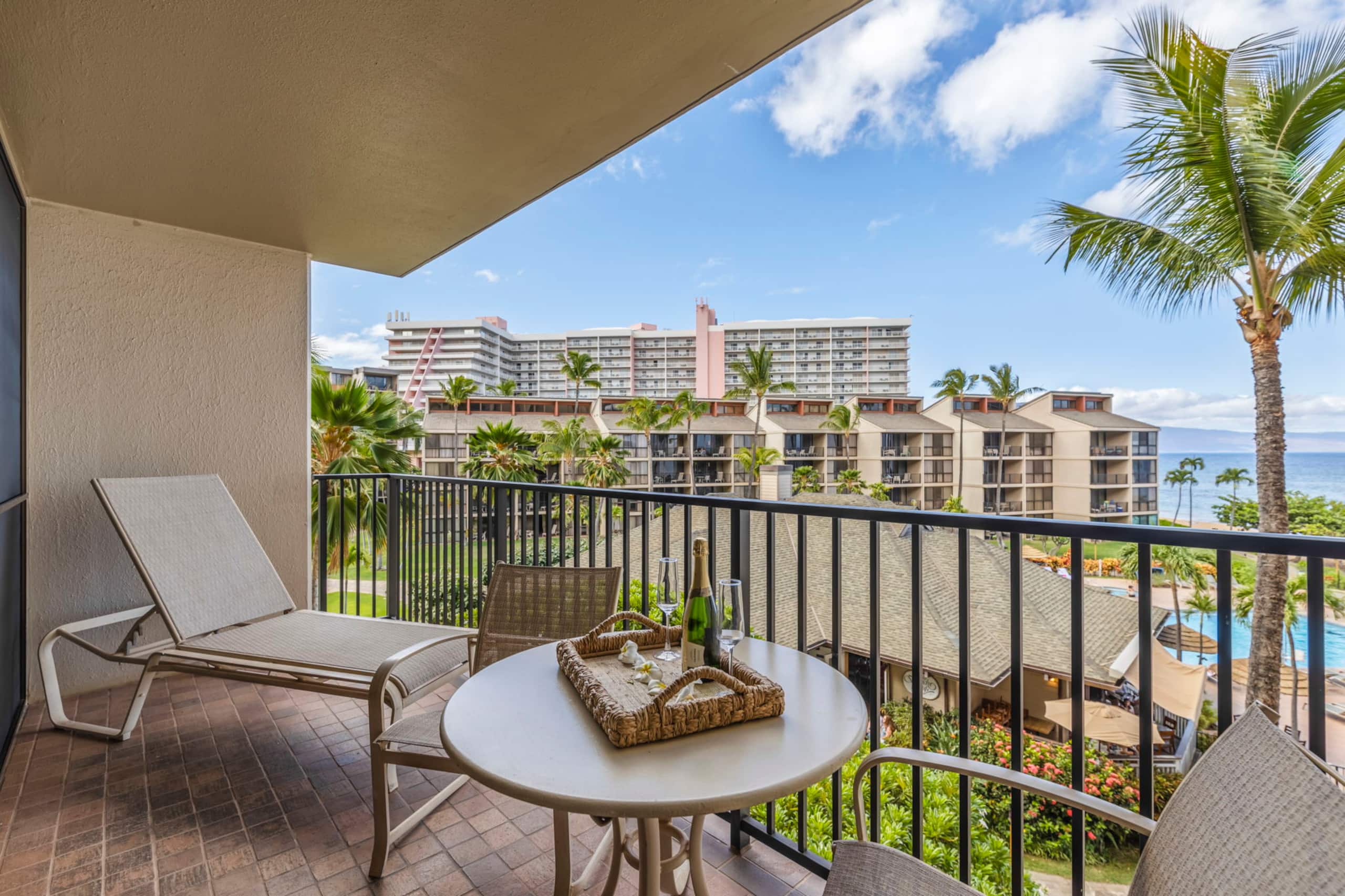 Condo in Lahaina · ★5.0 · 1 bedroom · 2 beds · 1 private bath - Image 24