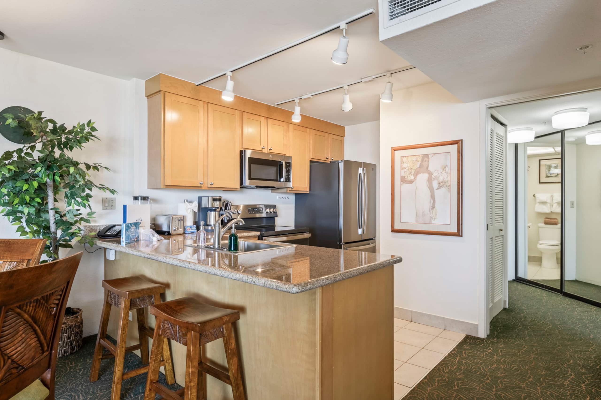 Condo in Lahaina · ★5.0 · 1 bedroom · 2 beds · 1 private bath - Image 9