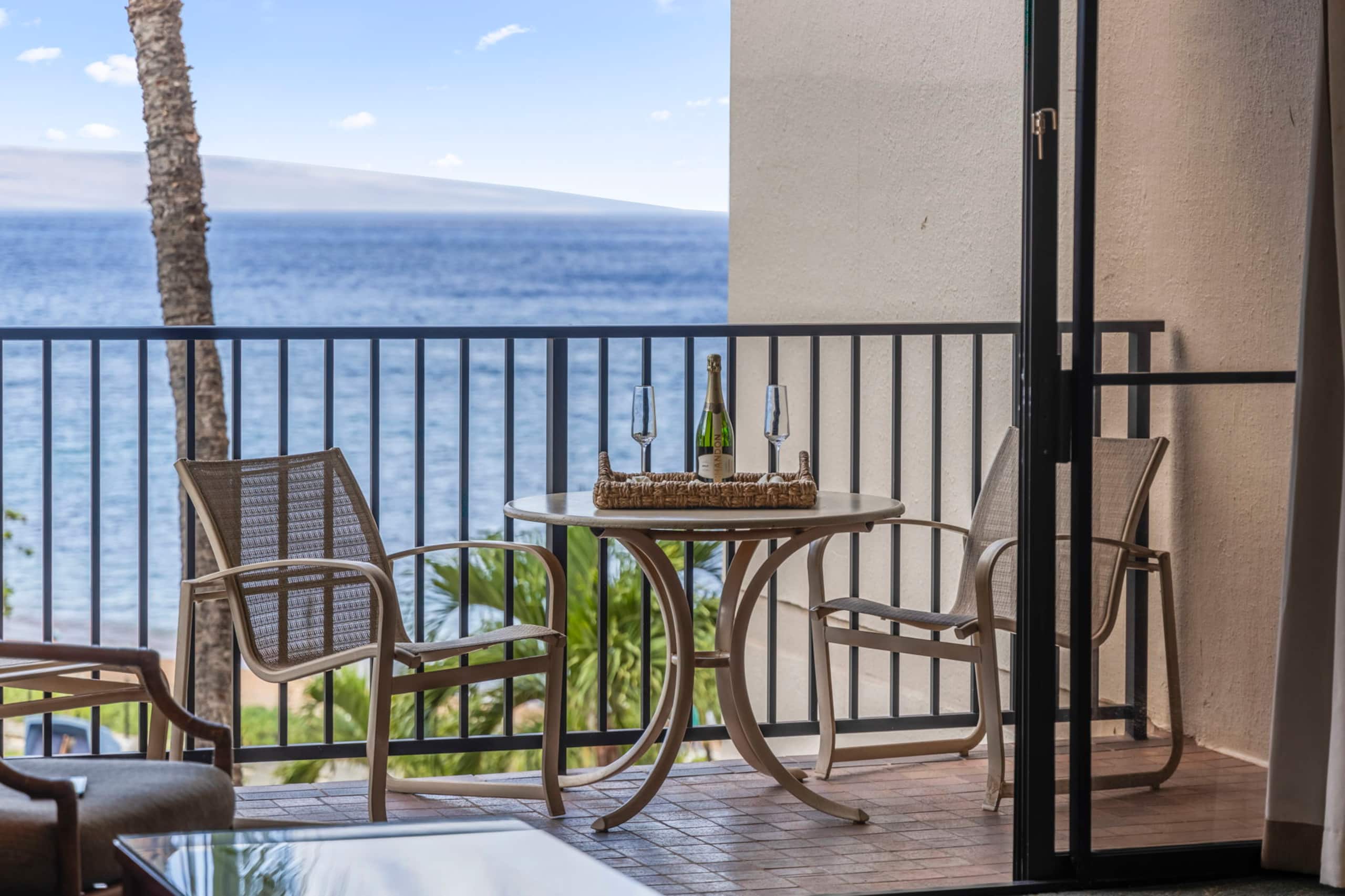 Condo in Lahaina · ★5.0 · 1 bedroom · 2 beds · 1 private bath - Image 23